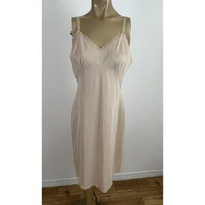 Vintage JC Penney Women's 36 / 14 100% Nylon Full Slip Dress Beige